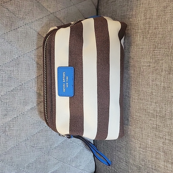 henri bendel Handbags - HENRI BENDEL SIGNATURE STRIPE Brown & White Cosmetic Bag